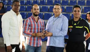 Con la presencia de más de 600 alumnos agrupados en 65 equipos inauguran la XXXV Copa Fútsal Loyola 2016