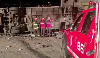 Un fallecido y 20 heridos en accidente de autobús en región andina de Ecuador