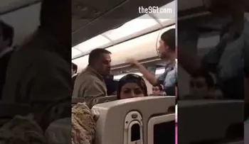 Una brutal pelea entre pasajeros en un avión obligó a un aterrizaje forzoso