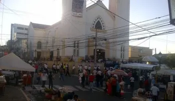 Católicos abarrotan santuario en Santiago 