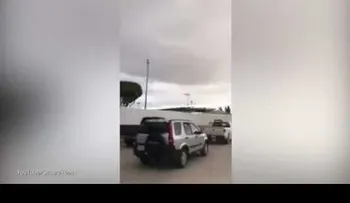 Se viraliza video de un grupo de "ovnis" cruzando la frontera entre México y EE.UU.