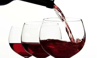 Con moderación, el alcohol es beneficioso para la salud femenina