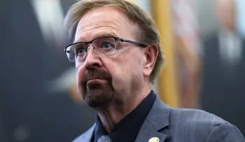 La Cámara Baja de EE.UU. sanciona al representante republicano Chuck Edwards por acusaciones de conducta inapropiada