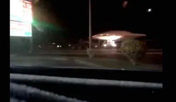 Video de supuesto OVNI siendo remolcado por un camión en Nevada