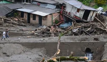 Colombia busca víctimas en pueblo arrasado por derrumbe