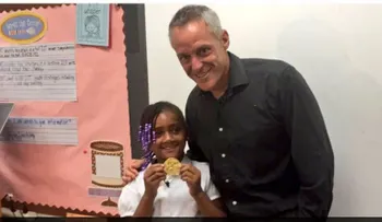 Una niña de 7 años halla medalla de oro en basura y se la devuelve a su propietario