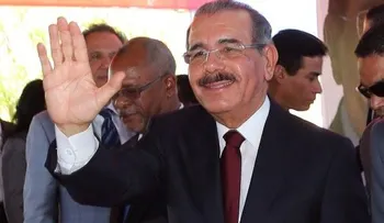 Danilo Medina felicita escritora dominicana Julia Álvarez  por premio en EEUU