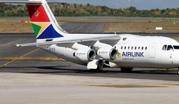 Reportan secuestro de un avión de pasajeros con 74 personas a bordo en Sudáfrica