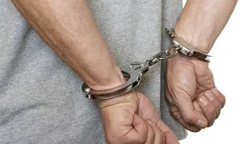 Policía apresa a uno por atraco a tienda de celulares en que hirieron de bala a dos hombres