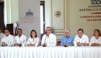Presidente Abinader dispone ayuda total a afectados en explosión en San Cristóbal