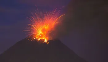 Aumenta nivel de alerta por actividad del volcán Tungurahua en Ecuador