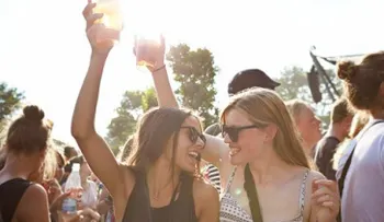7 razones por las que te emborrachas más que tus amigas