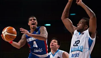 RD aplasta a Uruguay y clasifica a segunda fase