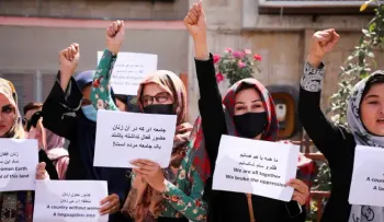 Mujeres afganas denuncian el "silencio" de la comunidad internacional frente a los maltratos de los talibanes 