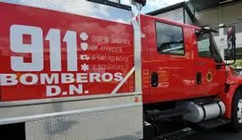 911 auxilia niña atrapada en columpio mientras jugaba