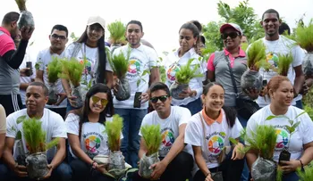 Realizan siembra de árboles en SFM