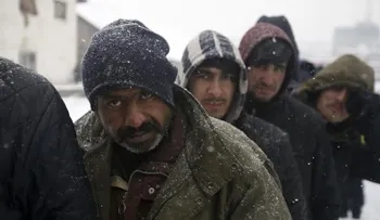 Europa: Nieve trae angustia, muertes, viajes cancelados 