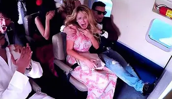 Paris Hilton con una broma pesada mientras vuela sobre Dubai