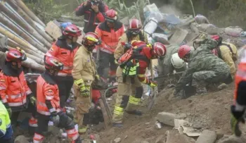 Suben a 12 los fallecidos y a 67 los desaparecidos por gran alud en Ecuador