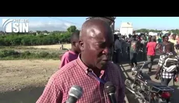 Momentos de tensión en la frontera tras haitianos romper las cadenas de la puerta fronteriza
