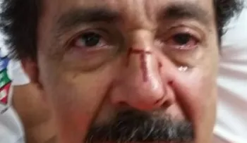 Un papá le entra a patadas y puñetazos al profesor por malas calificaciones de su hijo
