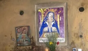 Apresan mujer con drogas en un altar