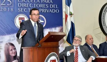Ministro Andrés Navarro: La calidad del director de escuela es clave para elevar el nivel de la educación