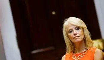 Alta asesora de Trump confiesa en TV que fue víctima de agresión sexual