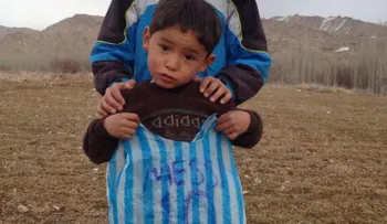 Ã?l es el niño de la camiseta de plástico de Messi