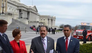 Espaillat y otros congresistas someten proyecto para limitar incursiones de la ICE en lugares sensibles