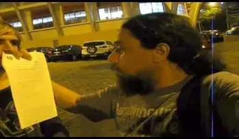 7 heridos al estrellarse auto contra restaurante 