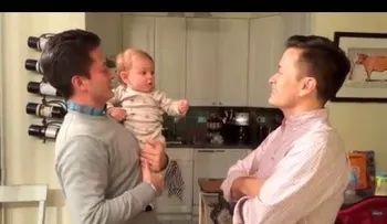 Este bebé no sabe identificar su papá, de estos dos gemelo ¡mira! (VIDEO)