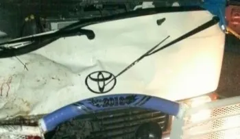 Tres muertos y al menos 4 heridos al chocar moto con autobús en carretera Puerto Plata