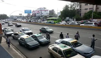 Adolescente que se lanzó de paso a desnivel experimenta mejoría 