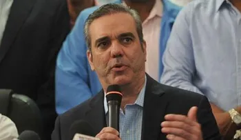 Abinader reta a un debate a Danilo