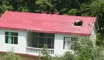 Los restos de un cohete espacial caen sobre una vivienda china