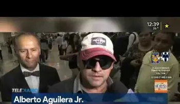 Hijo mayor de Juan Gabriel borracho en aeropuerto de México