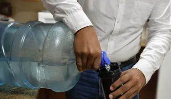 Estudio UASD: 30% aguas embotelladas no cumplen requisito; rechazan informe