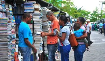 Padres buscan opciones para comprar los útiles