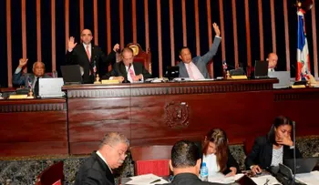 Senado aprueba ley declara Carnaval de Santiago como Patrimonio Folclórico