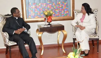 Presidenta del Senado recibe visita del nuncio Okolo