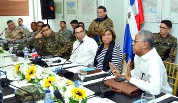 Canciller se reúne con ministro de Defensa, embajador y cinco cónsules  dominicanos en Haití