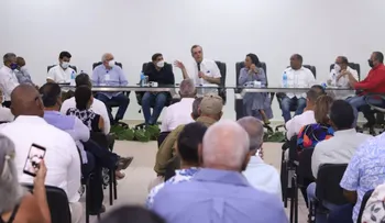 Presidente Abinader: "Yo vine aquí a apoyar la producción de sal y a los salineros de Montecristi"