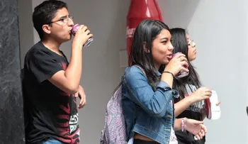 Los latinoamericanos, sobre todo los mexicanos, son quienes consumen más bebidas azucaradas