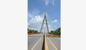 Conductores pasan libremente por puente Mauricio Báez, de SPM; el MOPC reabre el tránsito total