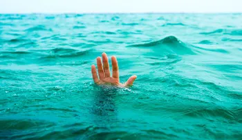 Pastor se ahoga tratando de caminar sobre el agua como Jesús