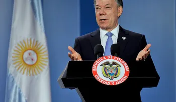 Reacciones adversas en Colombia a dos polémicas declaraciones de Santos sobre el proceso de paz