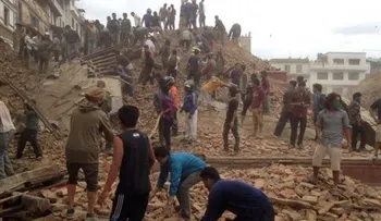 Suman 4,000 la cifra de muertes por terremoto en Nepal