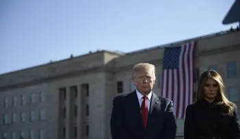  Donald Trump y Melania encabezan momento de silencio por víctimas del 11S 
