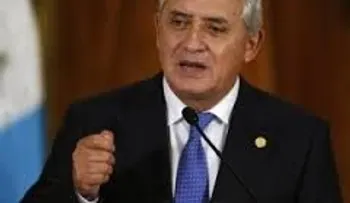 Presidente de Guatemala renuncia tras orden de apresarlo
